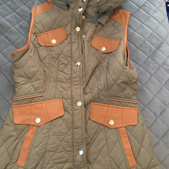 Olive Green Boutique Vest 💚 - Picture 1 of 5